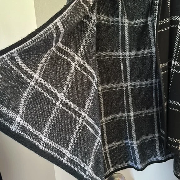 Merona black/white plaid asymmetrical sweater cardigan. Size medium. - Picture 4 of 6